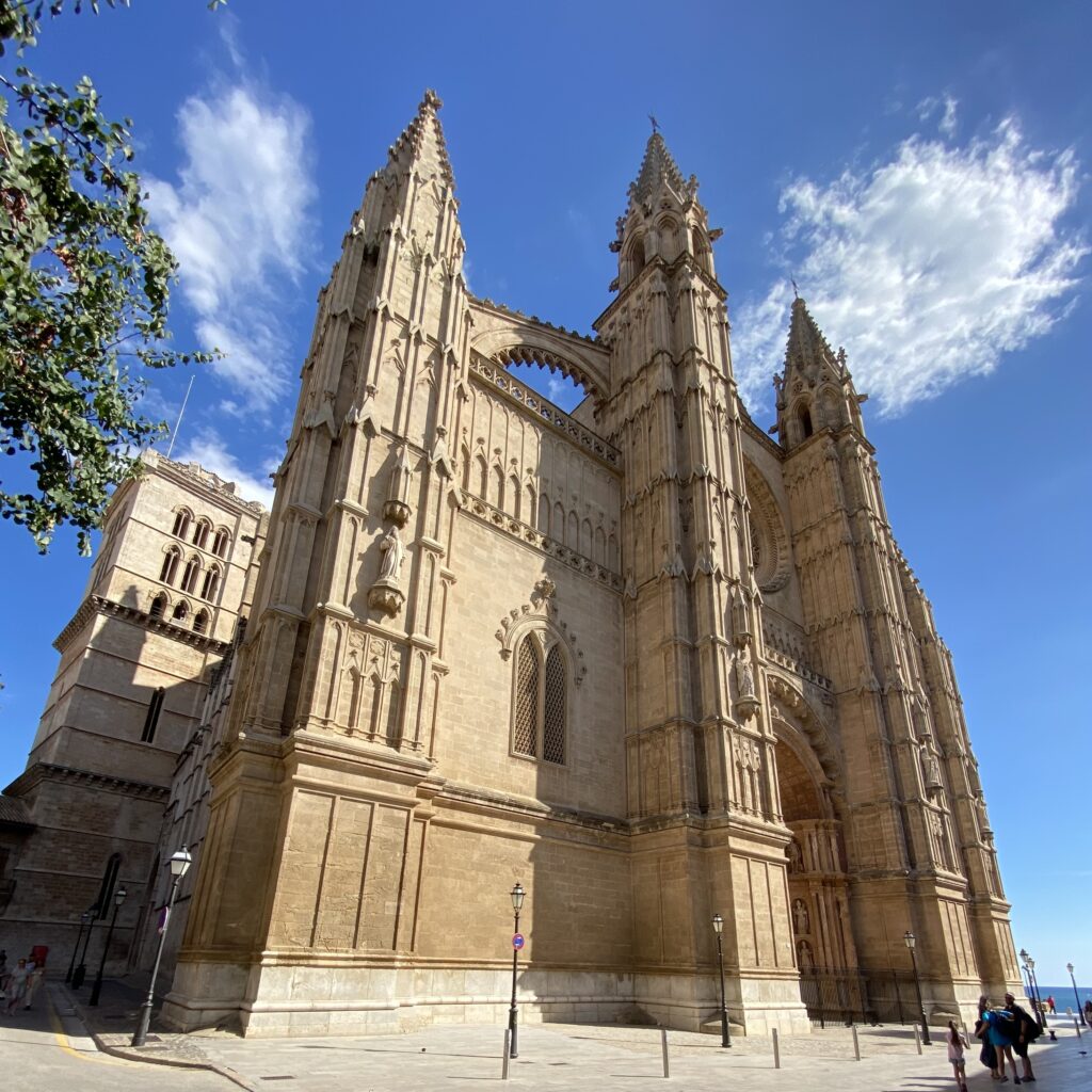 Die Kathedrale in Palma - eines der Mallorca Must Sees.